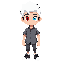 personagem com cabelos escuros branco, heterocromia ocular um olho roxo e o outro preto, ele utiliza uma camisa social com detalhes azul na gola e nas mangas, calça preta com uma listra amarela uma em cada perna e tenis cinza 