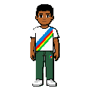 personagem  jovem masculino em pixel art, de frente e corpo inteiro.  cabelo: curto e preto.  rosto: pele marrom/alaranjada, olhos grandes e expressão neutra.  camiseta: branca, com faixa diagonal azul, amarela, vermelha e verde.  calça: verde escura com pequeno símbolo colorido.  tênis: brancos